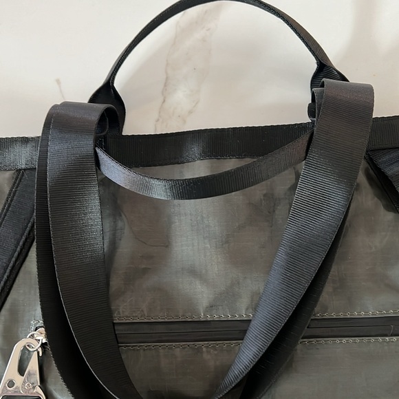 Topshop Large High Shine Weekend Bag - Picture 7 of 10